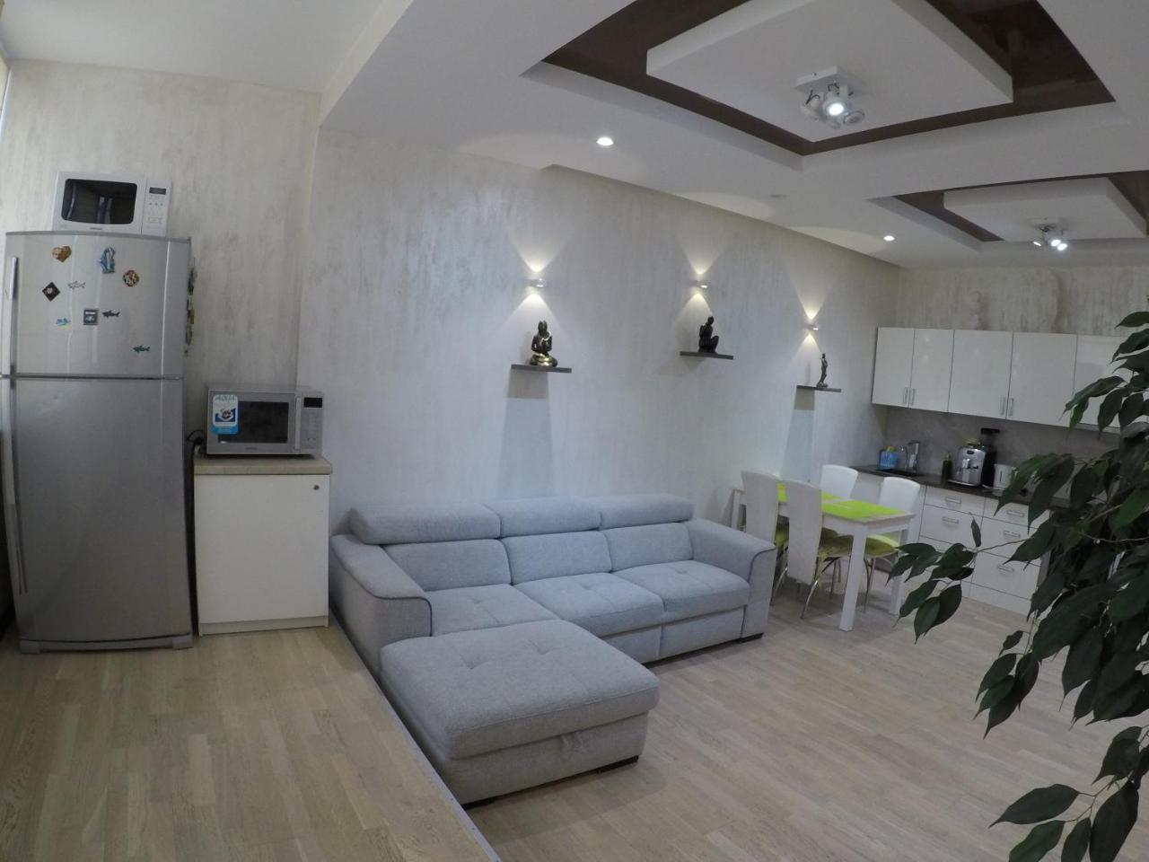 Apartment On Dragomirova Kyiv Exterior photo